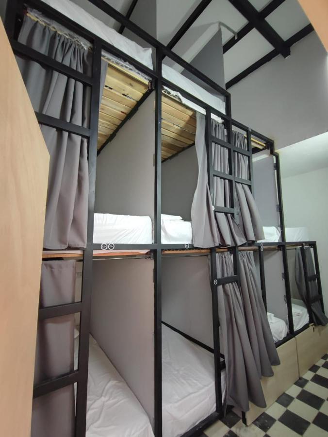 Baku Laureles Hostel เมเดยิน ภายนอก รูปภาพ