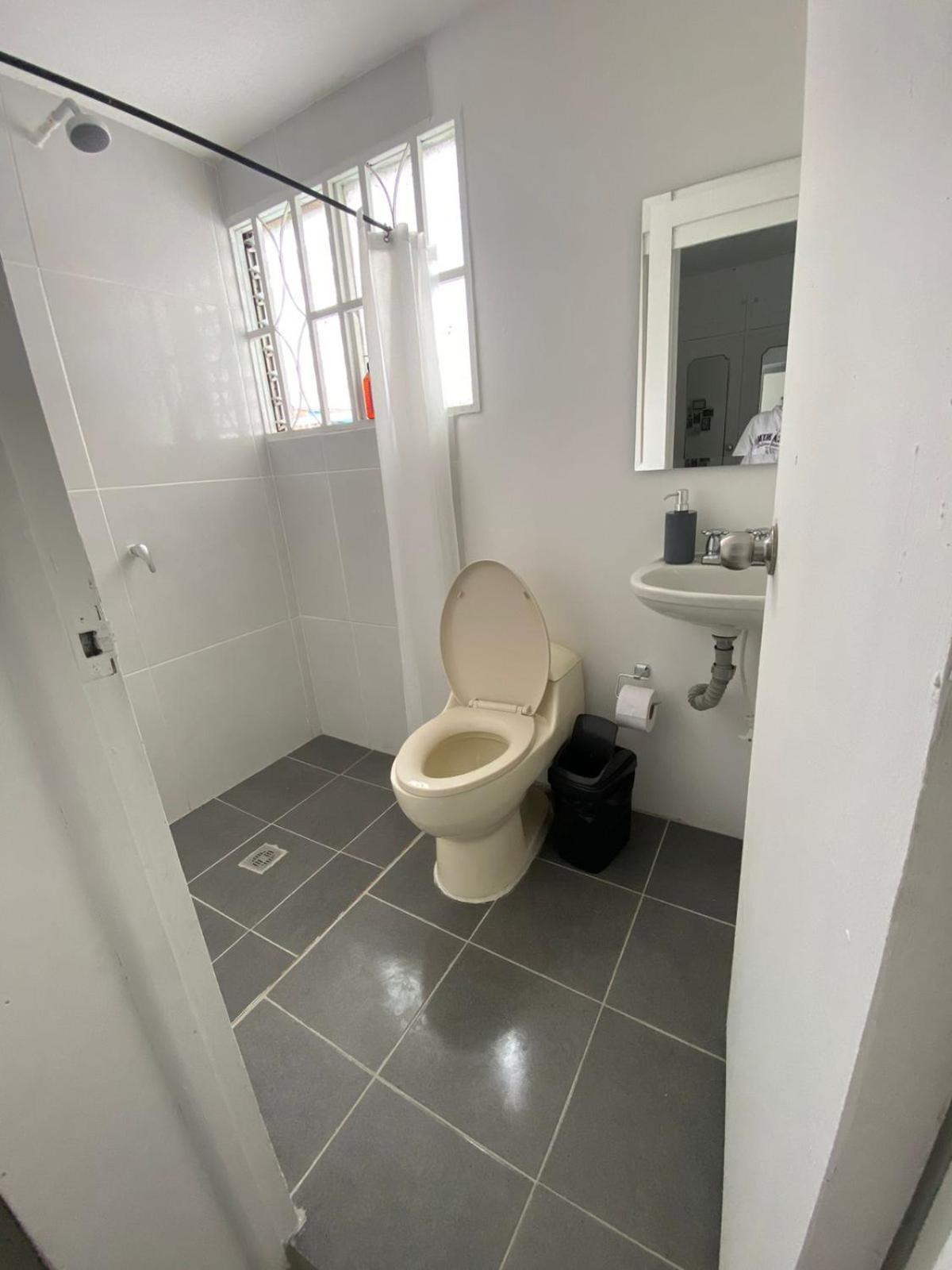 Baku Laureles Hostel เมเดยิน ภายนอก รูปภาพ