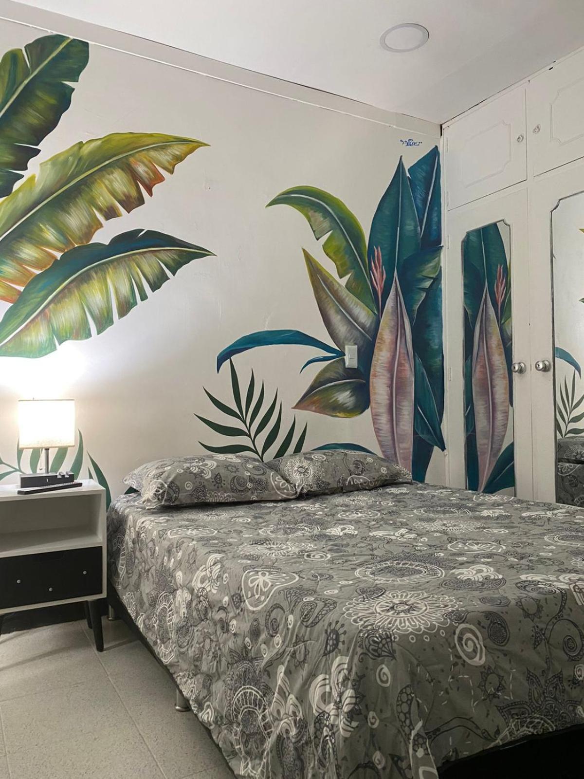 Baku Laureles Hostel เมเดยิน ภายนอก รูปภาพ