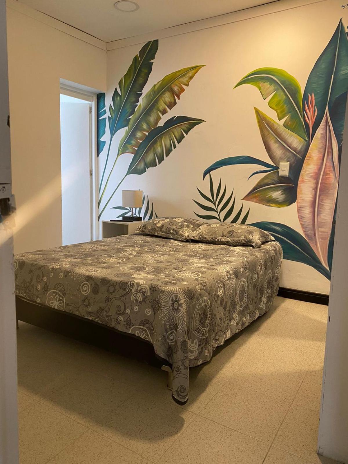 Baku Laureles Hostel เมเดยิน ภายนอก รูปภาพ