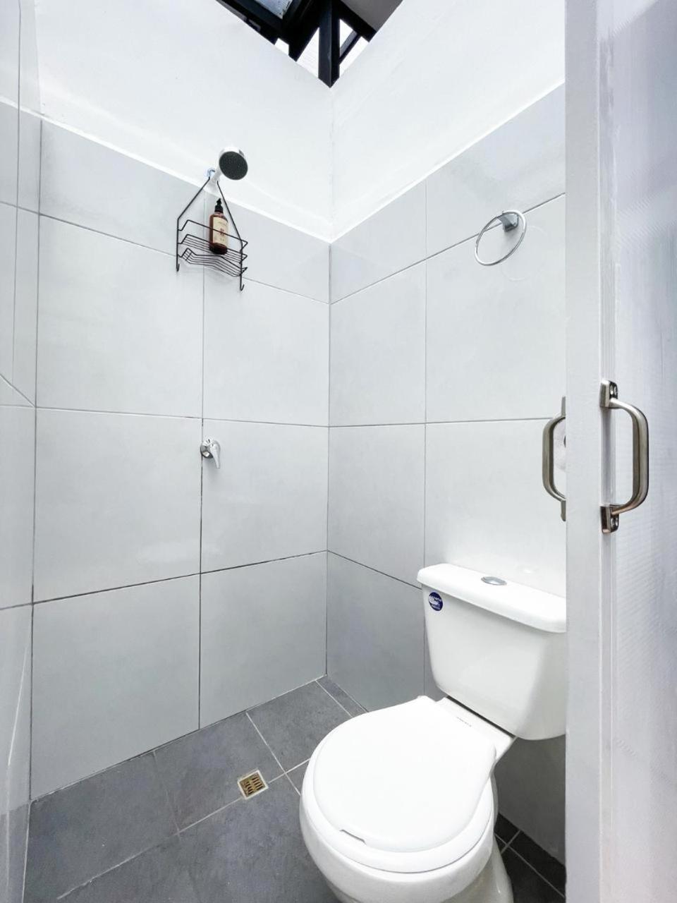 Baku Laureles Hostel เมเดยิน ภายนอก รูปภาพ